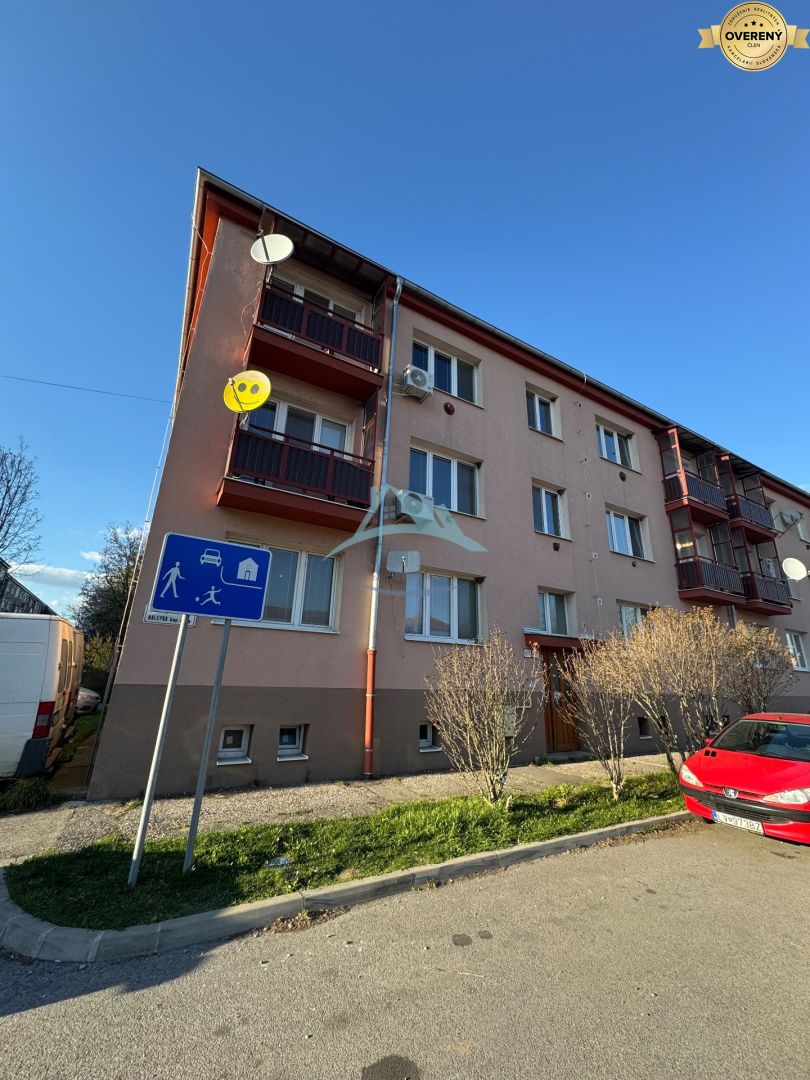 Na predaj 3 izbový byt na prízemí v centre mesta Šahy. – fotografia 1
