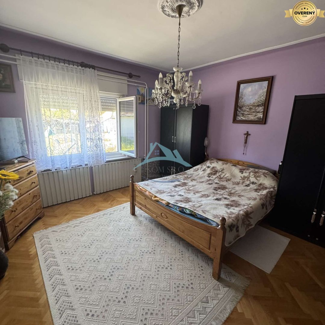 Priestranný 2-podlažný RD s investičným potenciálom a letnou kuchyňou – fotografia 7