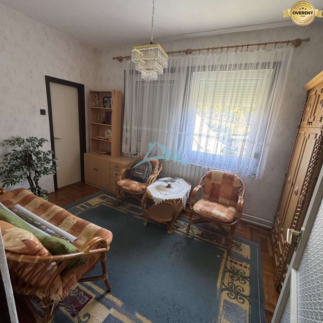 Priestranný 2-podlažný RD s investičným potenciálom a letnou kuchyňou – fotografia 9