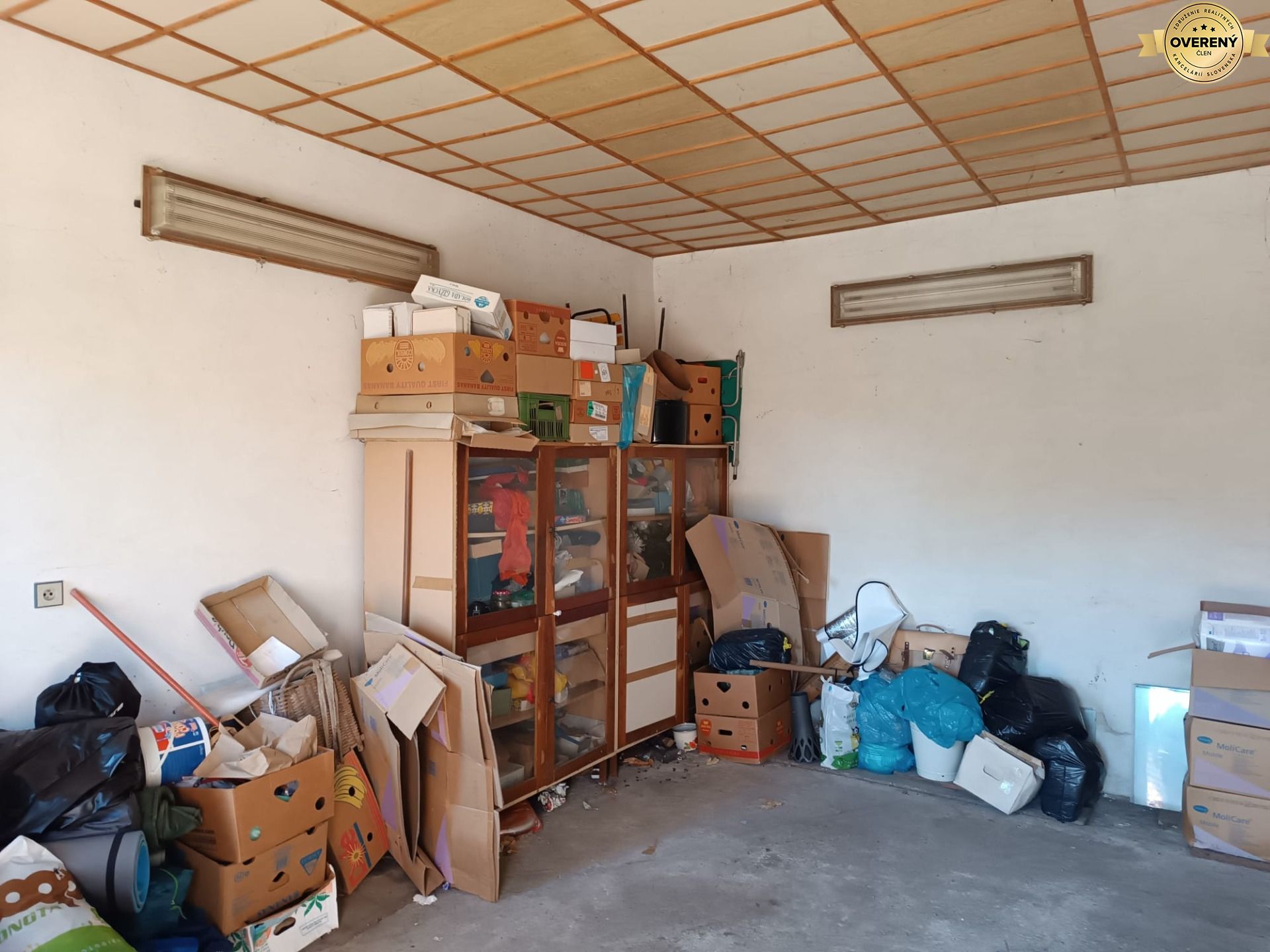 Na predaj veľká dvojgaráž v Pukanci s pozemkom a altánkom – fotografia 4