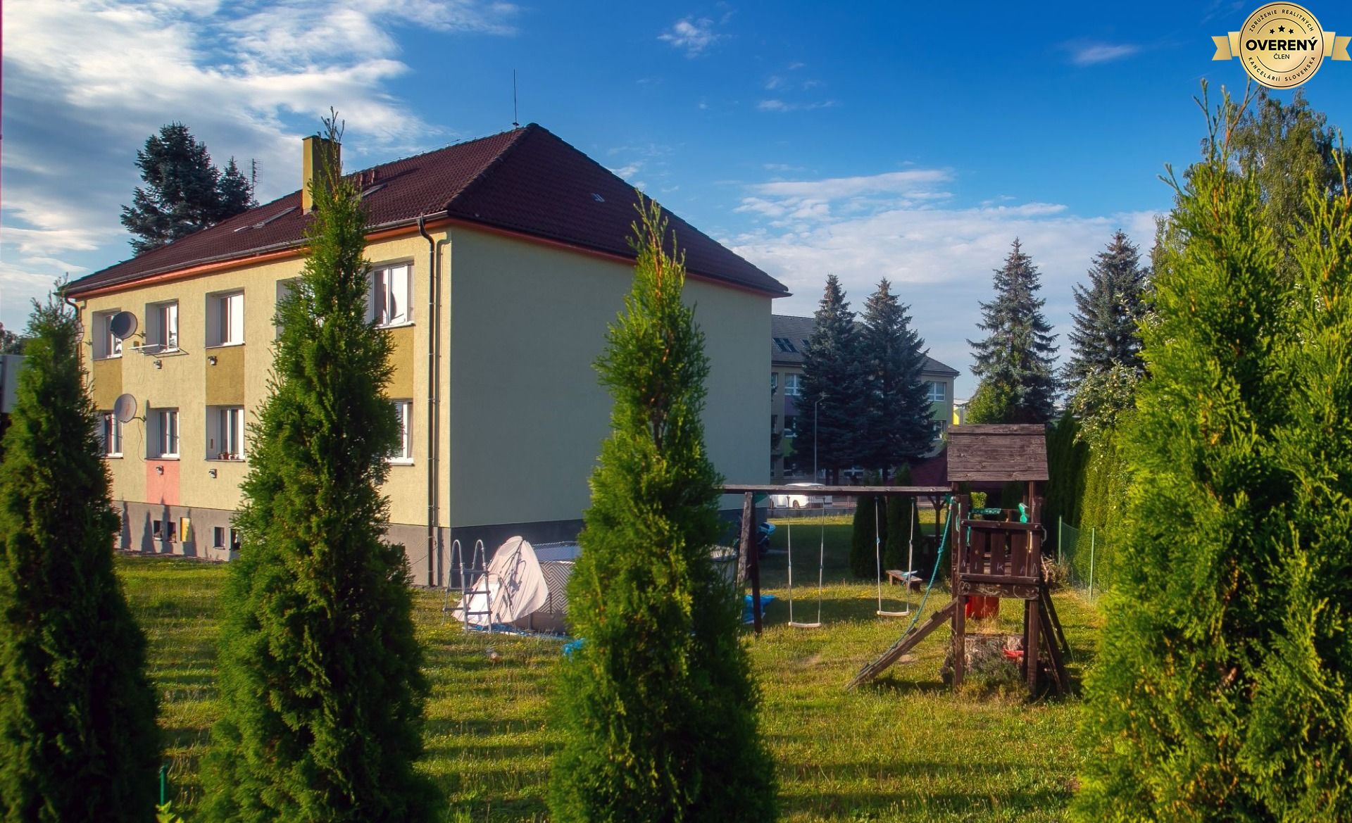 Na predaj 2-izbový byt v 6 – bytovom dome a vlastným pozemkom – fotografia 2