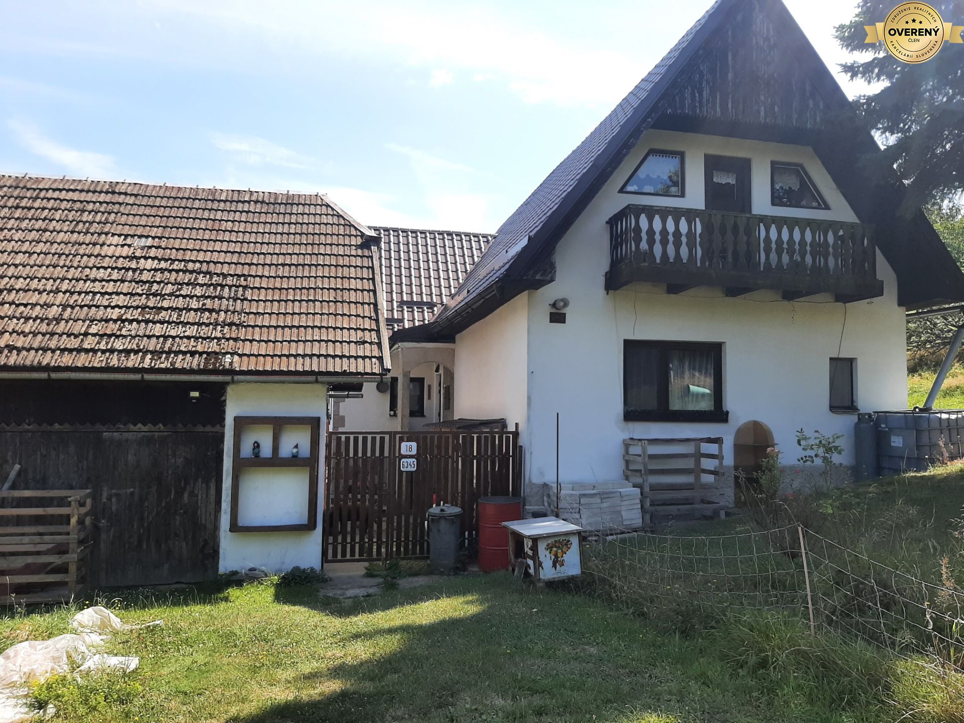 Samota Nová Baňa – Štále s hospodárskymi stavbami – fotografia 1