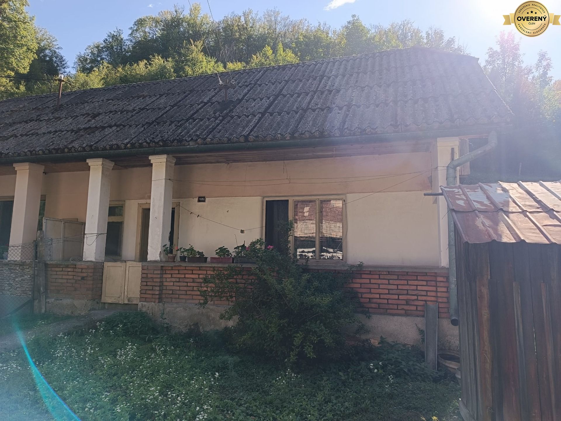 VEĽKÝ POZEMOK 2 321 m² | STARŠÍ DOM | ŽARNOVICA – LUKAVICA – fotografia 1
