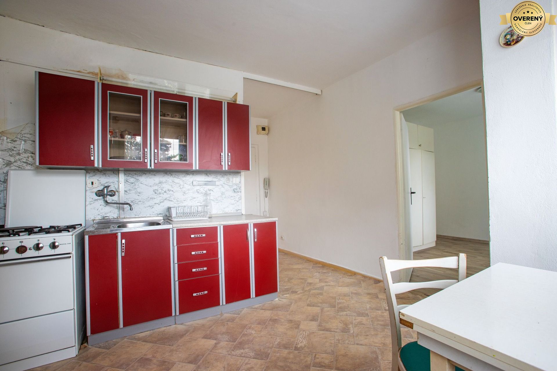 Na predaj 1-izbový byt v Hliníku nad Hronom – 27,3 m² – fotografia 1