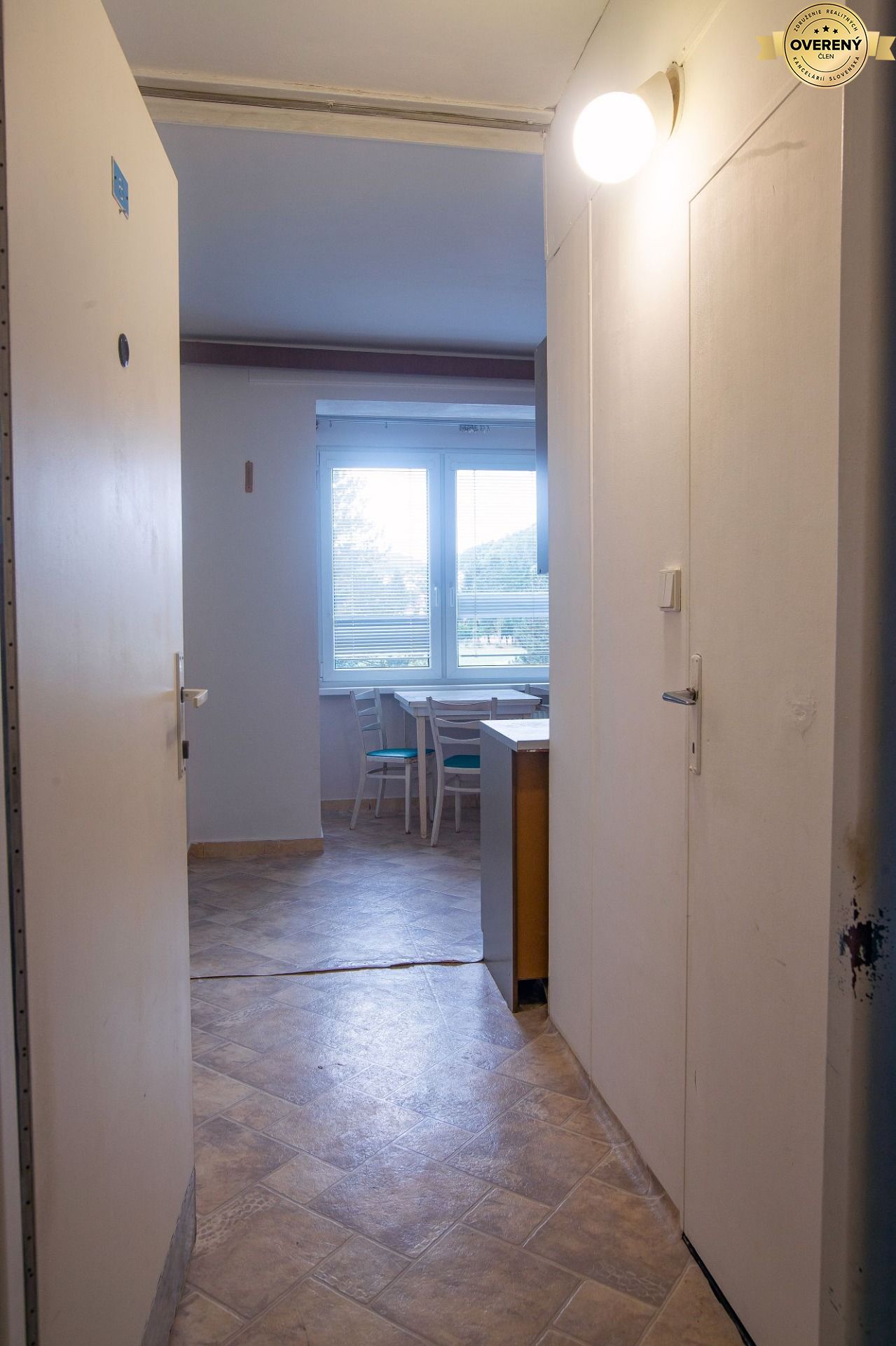 Na predaj 1-izbový byt v Hliníku nad Hronom – 27,3 m² – fotografia 4
