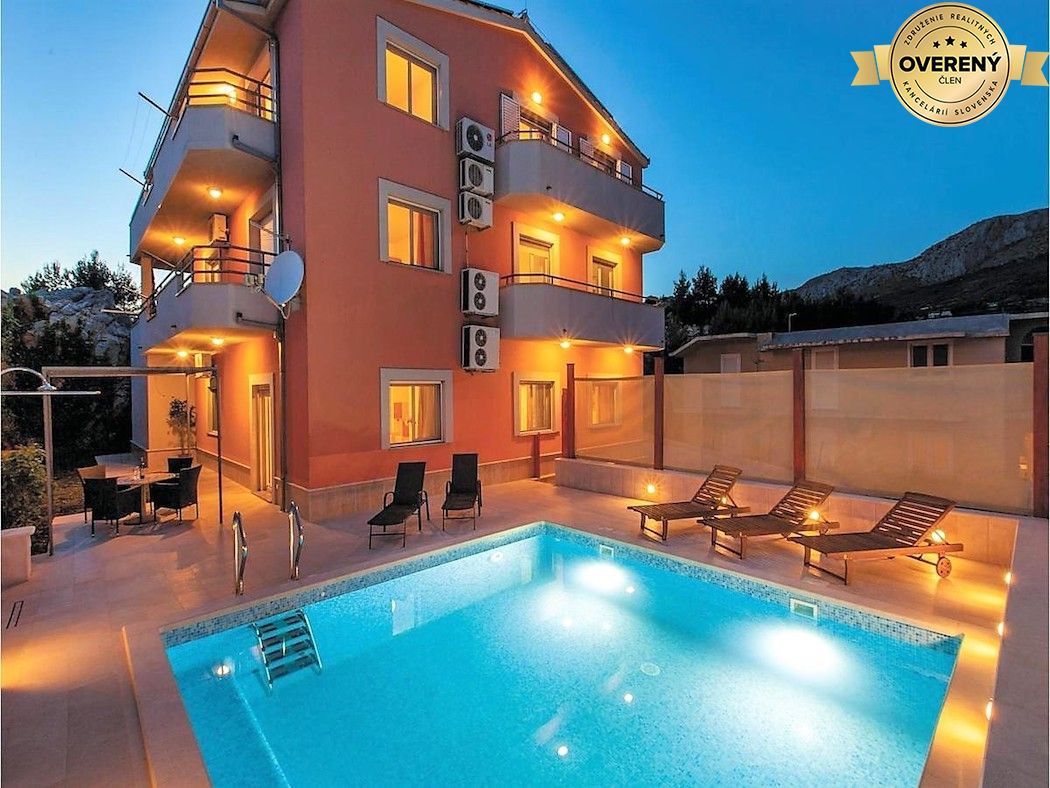 APARTMÁNOVÁ VILA S BAZÉNOM A VÝHĽADOM NA MORE – fotografia 5