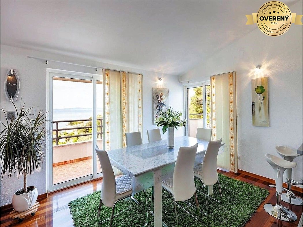 APARTMÁNOVÁ VILA S BAZÉNOM A VÝHĽADOM NA MORE – fotografia 7