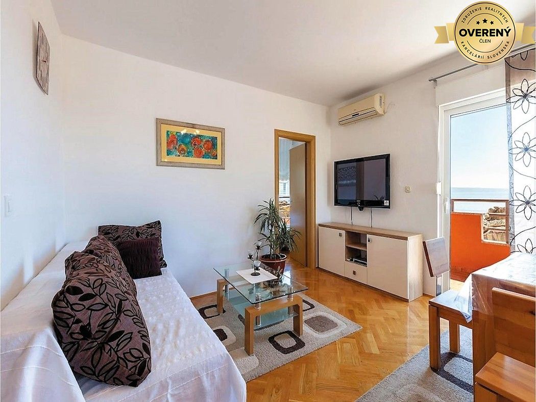 APARTMÁNOVÁ VILA S BAZÉNOM A VÝHĽADOM NA MORE – fotografia 8