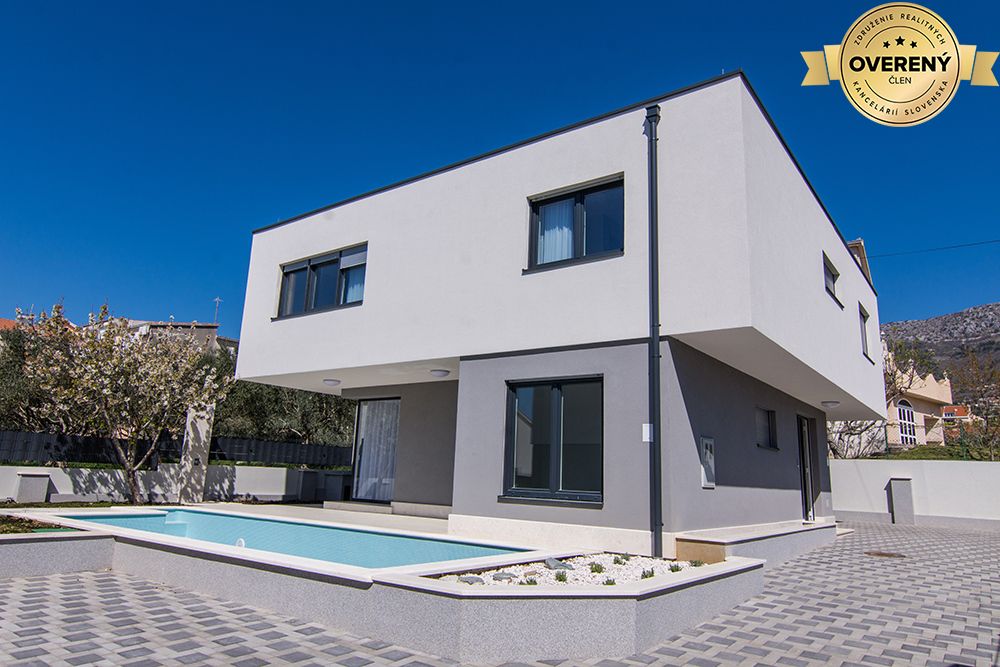 MODERNÍ LUXUSNÍ VILA 350 M OD MOŘE, KAŠTEL KAMBELOVAC – fotografia 1