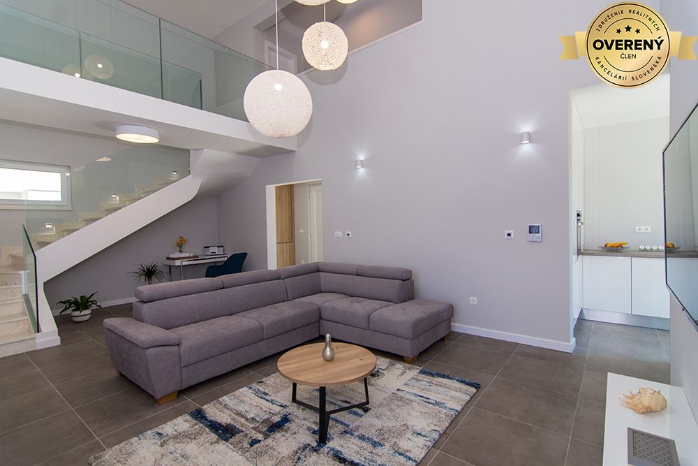MODERNÍ LUXUSNÍ VILA 350 M OD MOŘE, KAŠTEL KAMBELOVAC – fotografia 3