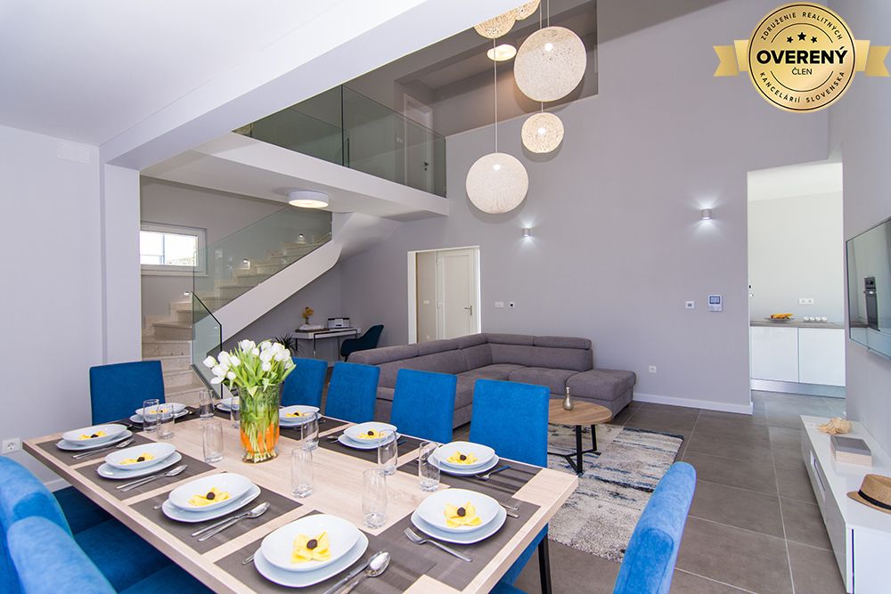 MODERNÍ LUXUSNÍ VILA 350 M OD MOŘE, KAŠTEL KAMBELOVAC – fotografia 4
