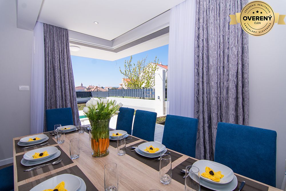 MODERNÍ LUXUSNÍ VILA 350 M OD MOŘE, KAŠTEL KAMBELOVAC – fotografia 5