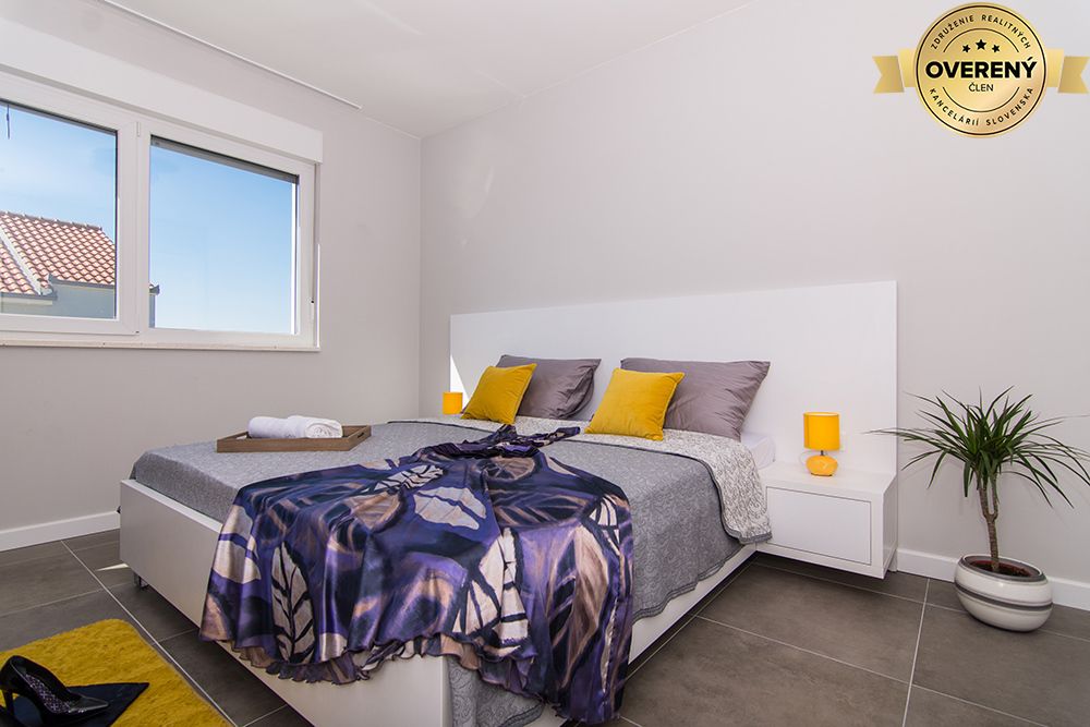 MODERNÍ LUXUSNÍ VILA 350 M OD MOŘE, KAŠTEL KAMBELOVAC – fotografia 8