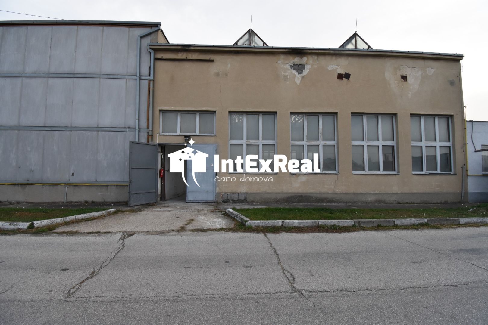 Prenájom, murovaný sklad, výrobná, skladová hala, 250m2, Galanta – fotografia 1
