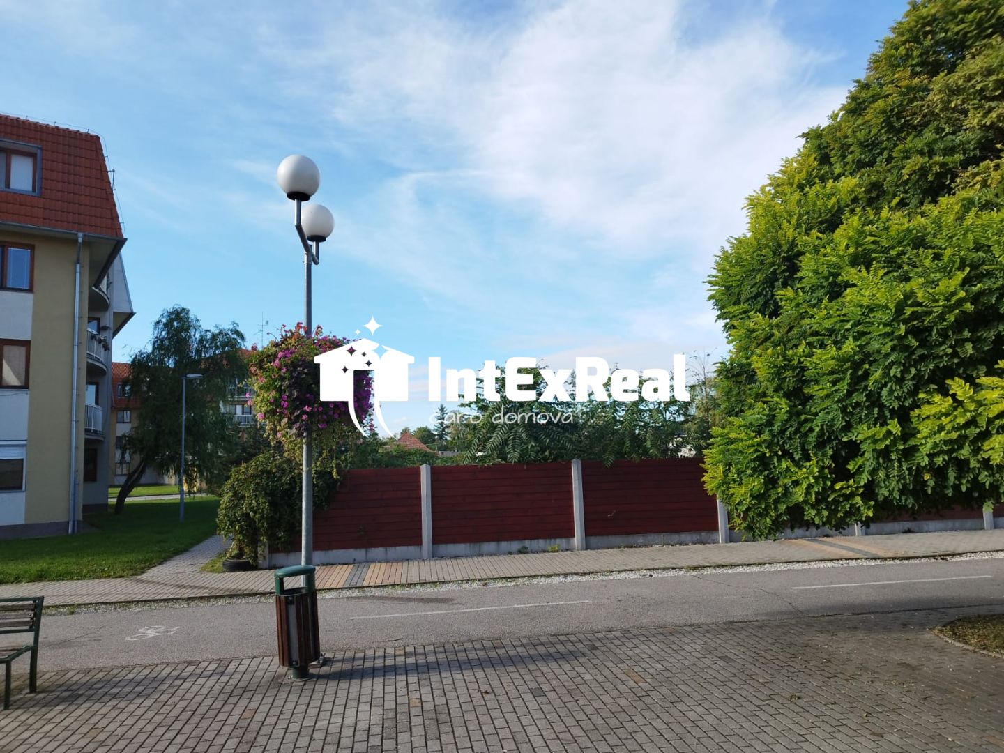 Na predaj pozemok v centre mesta Sládkovičovo – fotografia 1