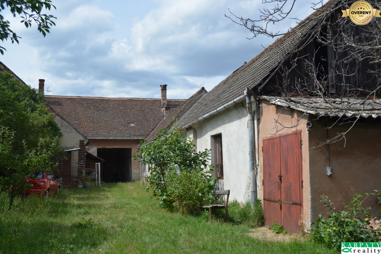Historický objekt s 2 obchodmi, tanečnou sálou a stavebnými pozemkami! – fotografia 3
