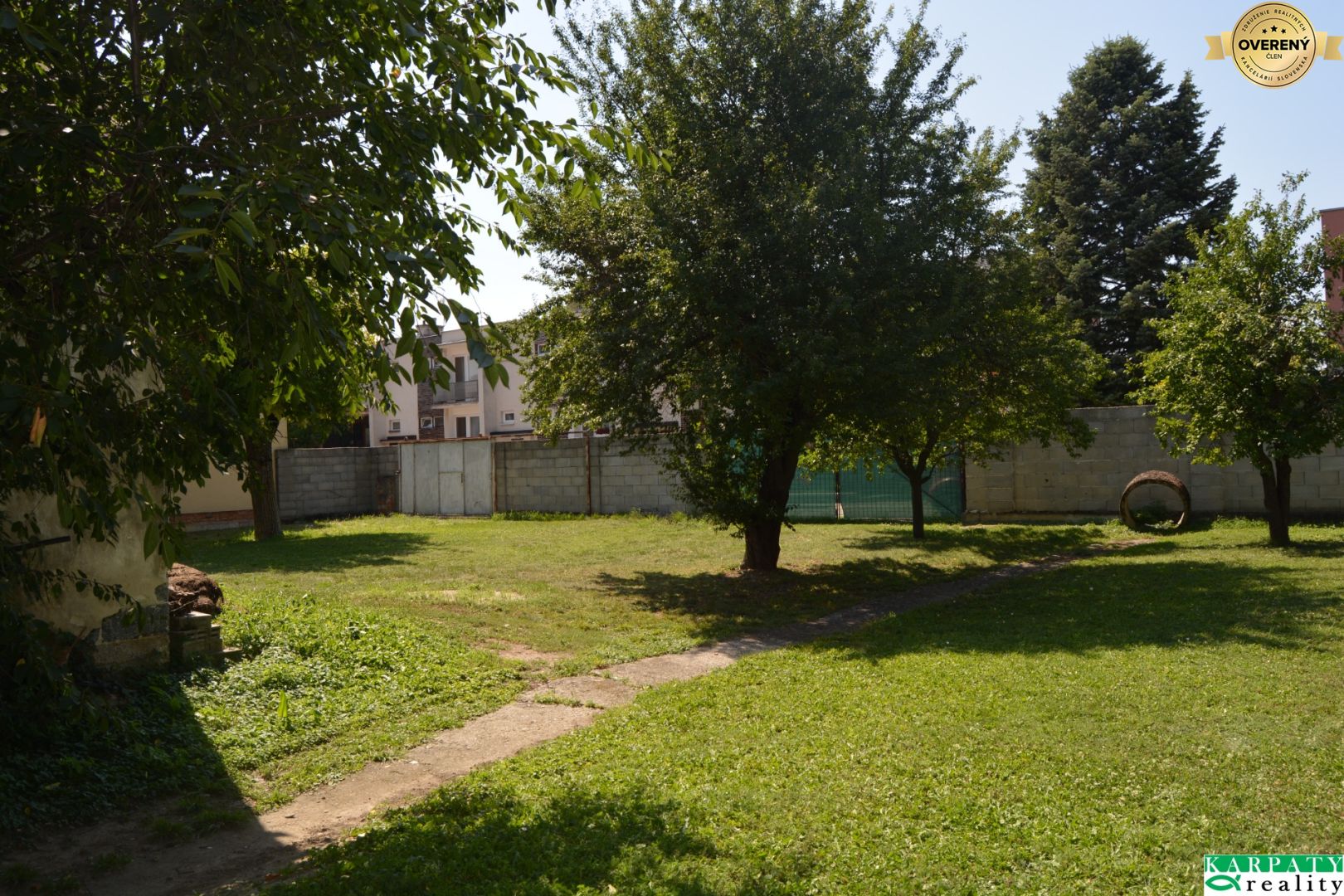 V blízkosti centra Piešťan, malý domček, garáž, pozemok pre bývanie! – fotografia 2