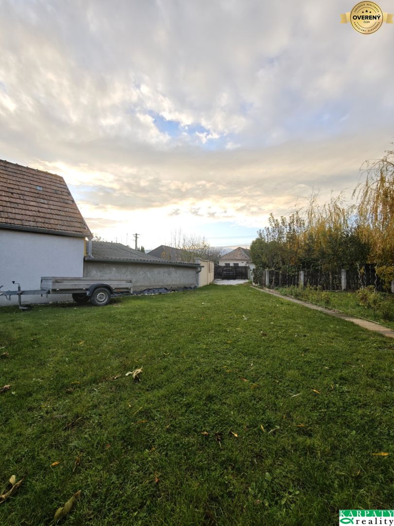 NA PREDAJ - Dvojpodlažný 6-izbový dom s pivnicou, BLATNÉ – fotografia 4