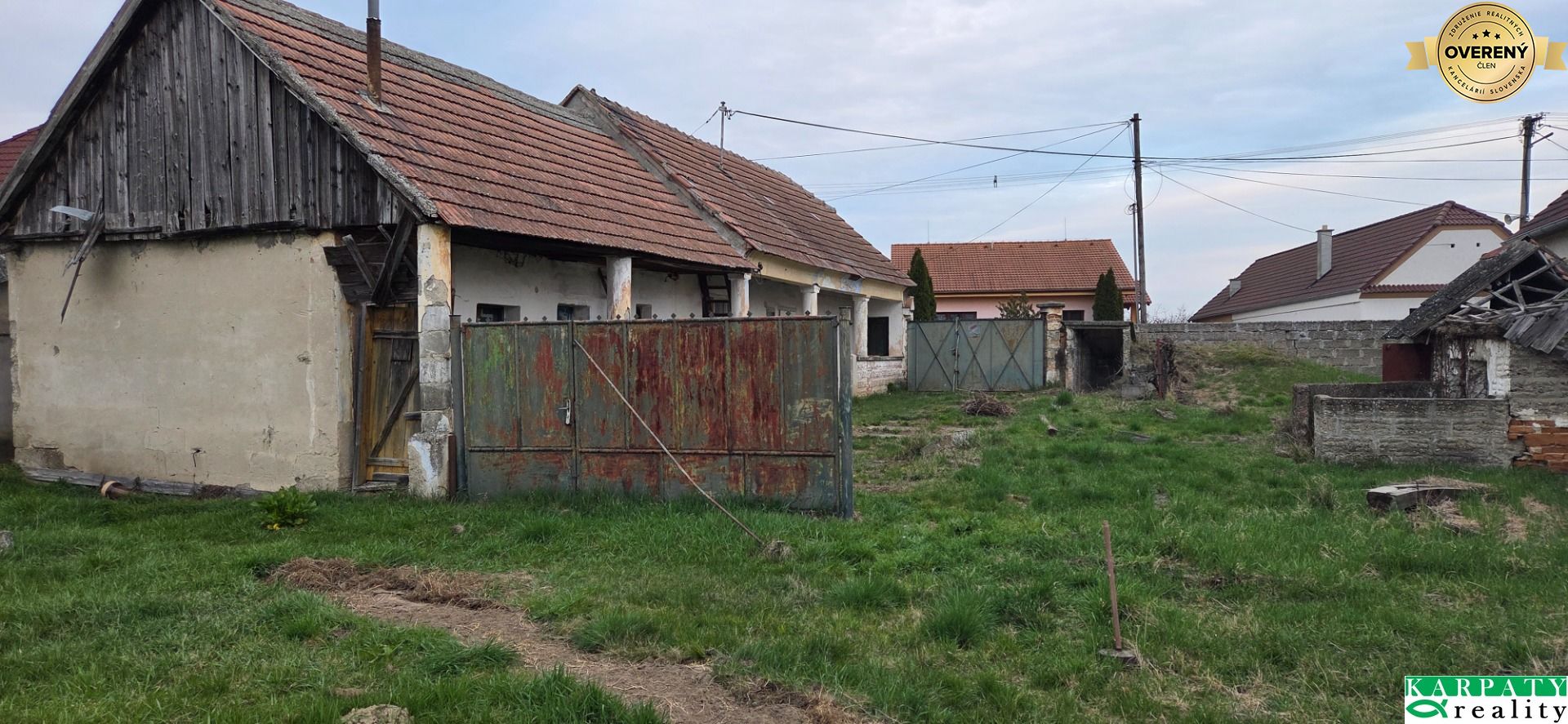 Na predaj stavebný pozemok pre 2 domy v obci Šurovce! – fotografia 1