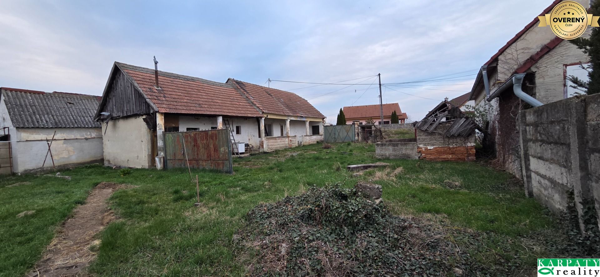 Na predaj stavebný pozemok pre 2 domy v obci Šurovce! – fotografia 2
