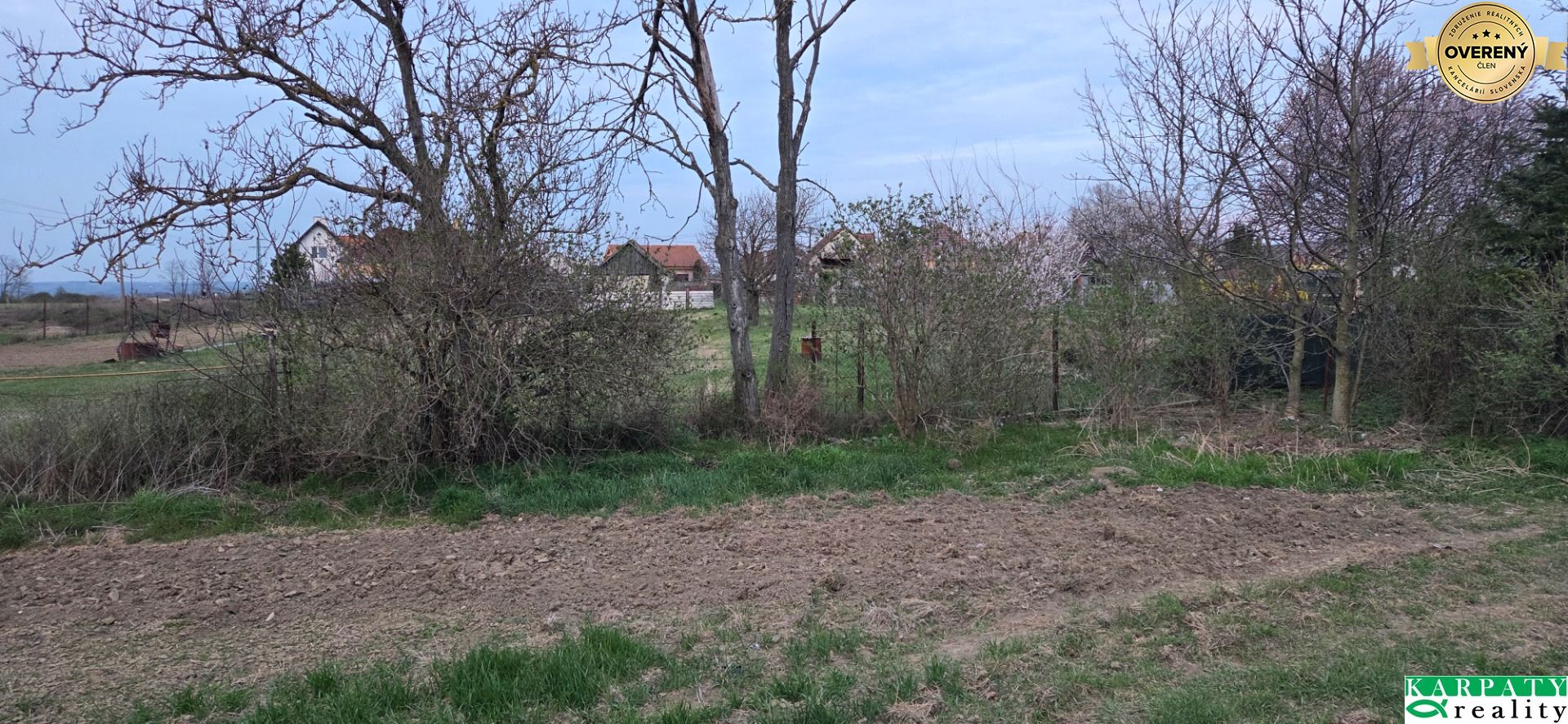 Na predaj stavebný pozemok pre 2 domy v obci Šurovce! – fotografia 8