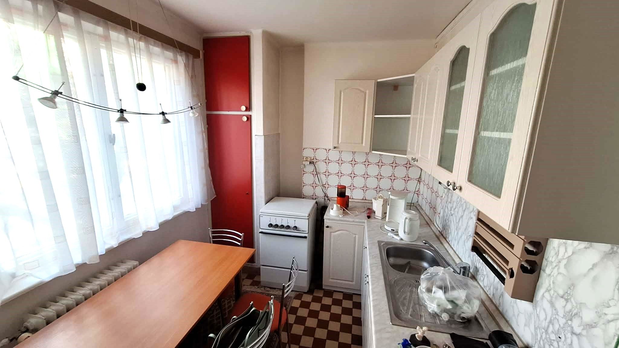 PREDAJ - 2 izbového bytu s loggiou na Gazdovskej ulici v Komárne – fotografia 1
