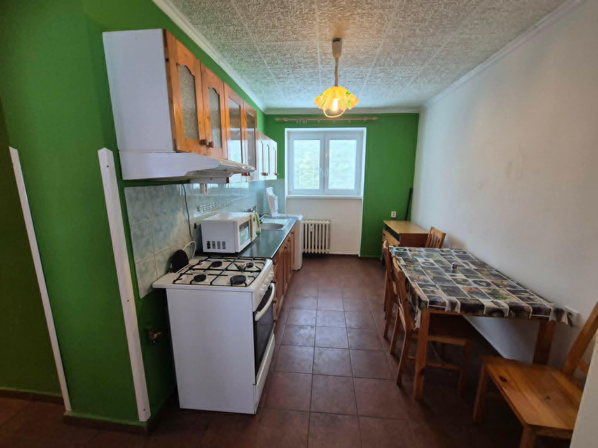 PREDAJ - čiastočne prerobený 2 izbový tehlový byt v Komárne – fotografia 3