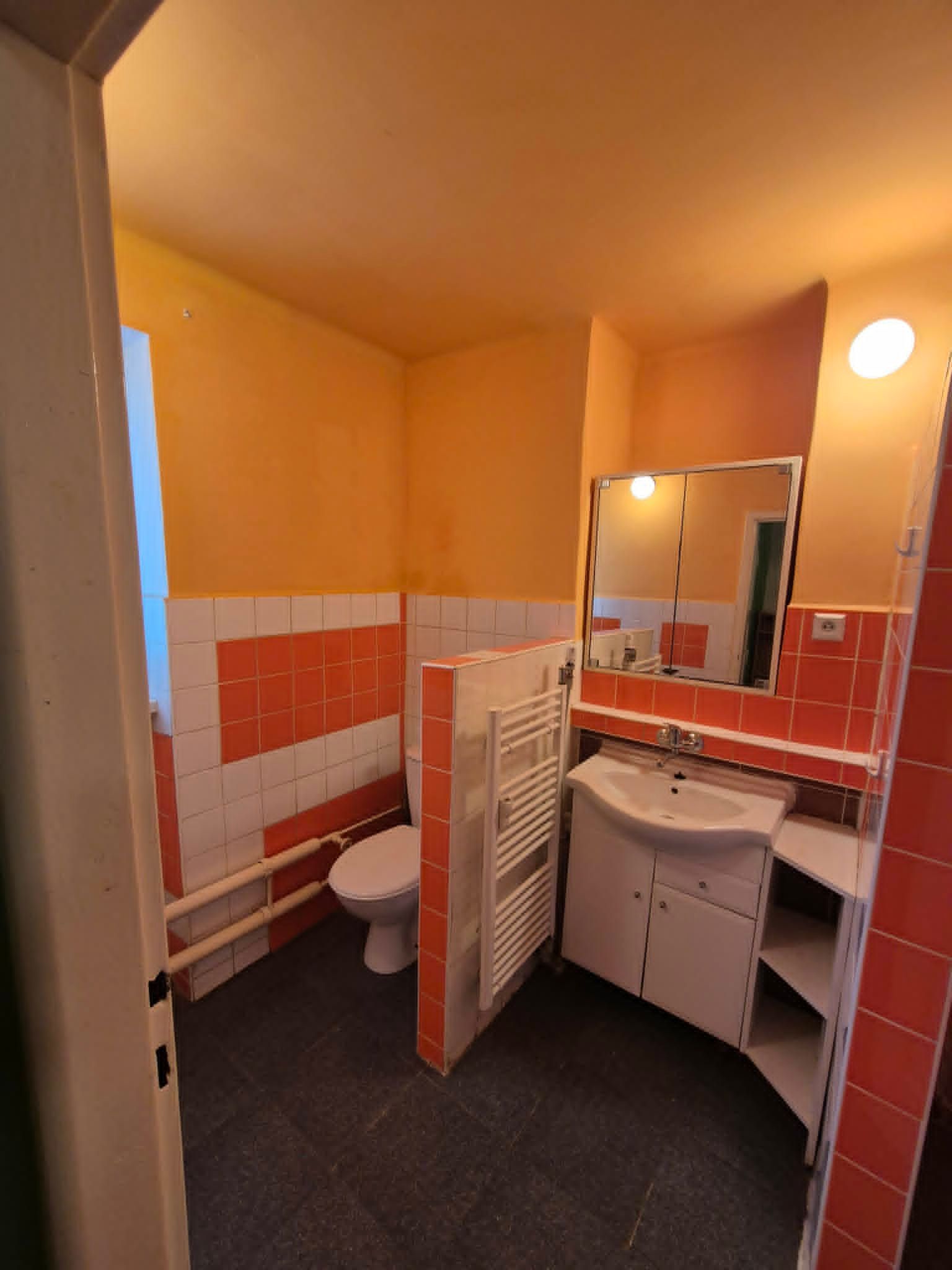 PREDAJ - čiastočne prerobený 2 izbový tehlový byt v Komárne – fotografia 8