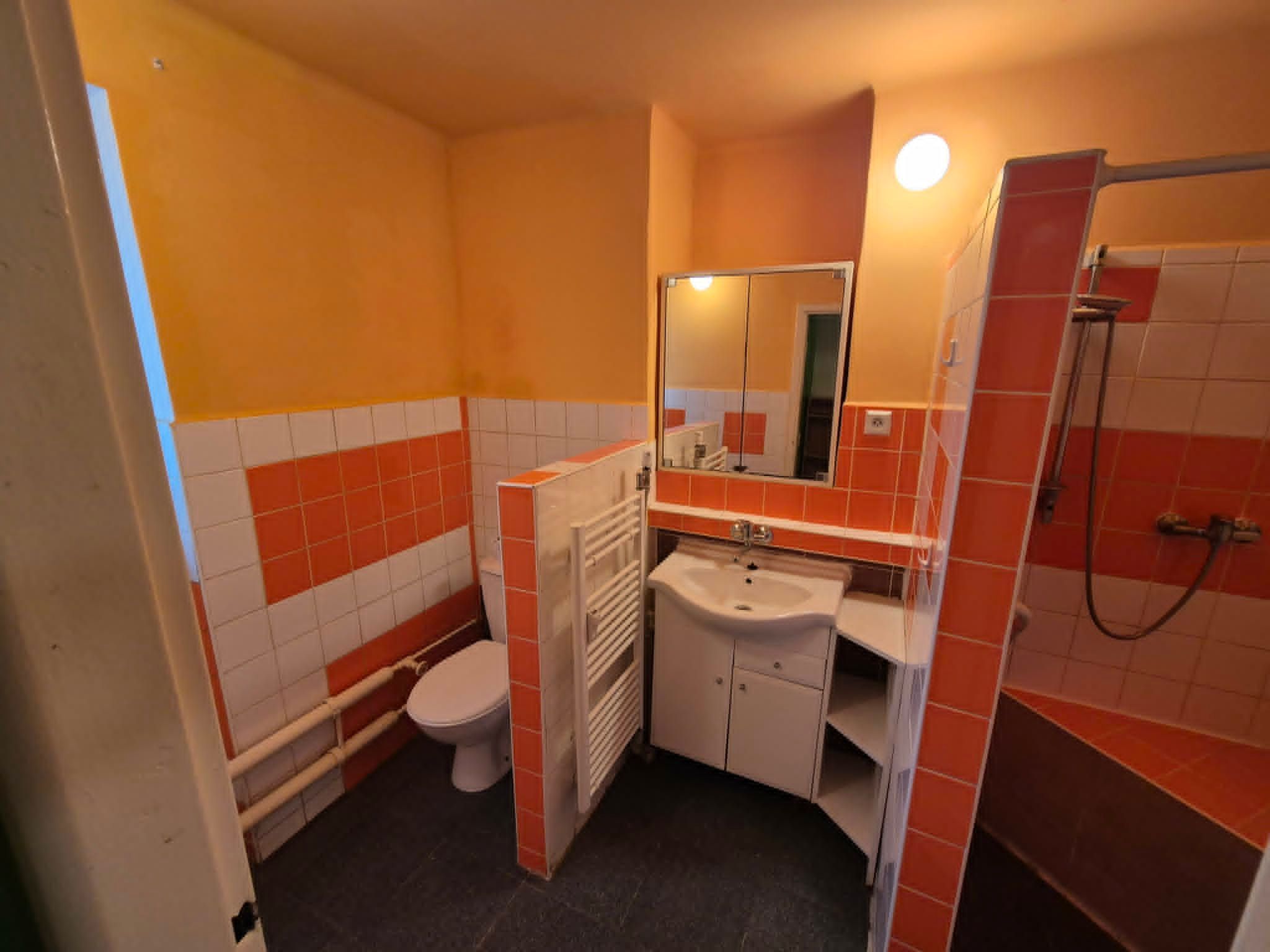 PREDAJ - čiastočne prerobený 2 izbový tehlový byt v Komárne – fotografia 9