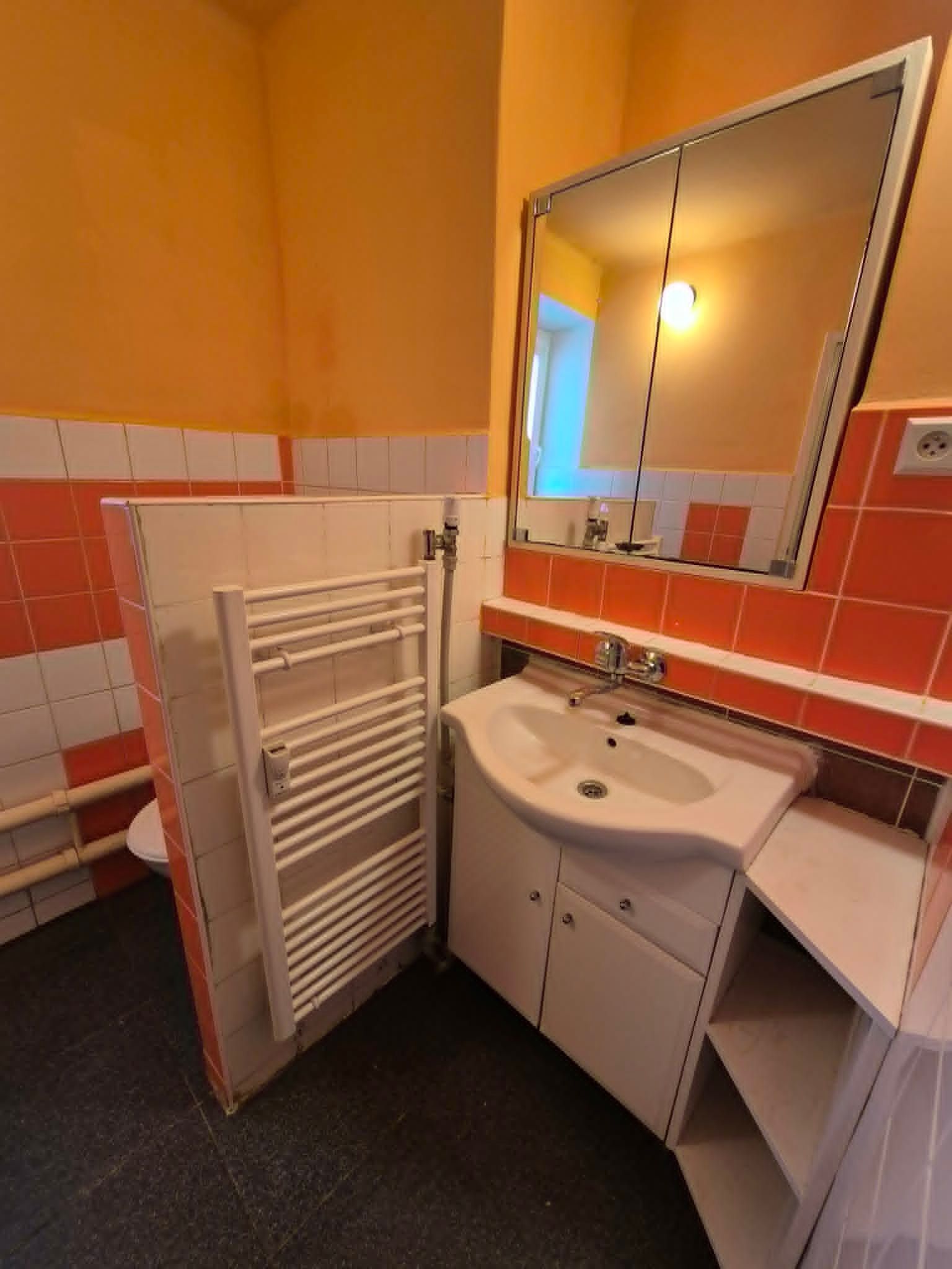 PREDAJ - čiastočne prerobený 2 izbový tehlový byt v Komárne – fotografia 10