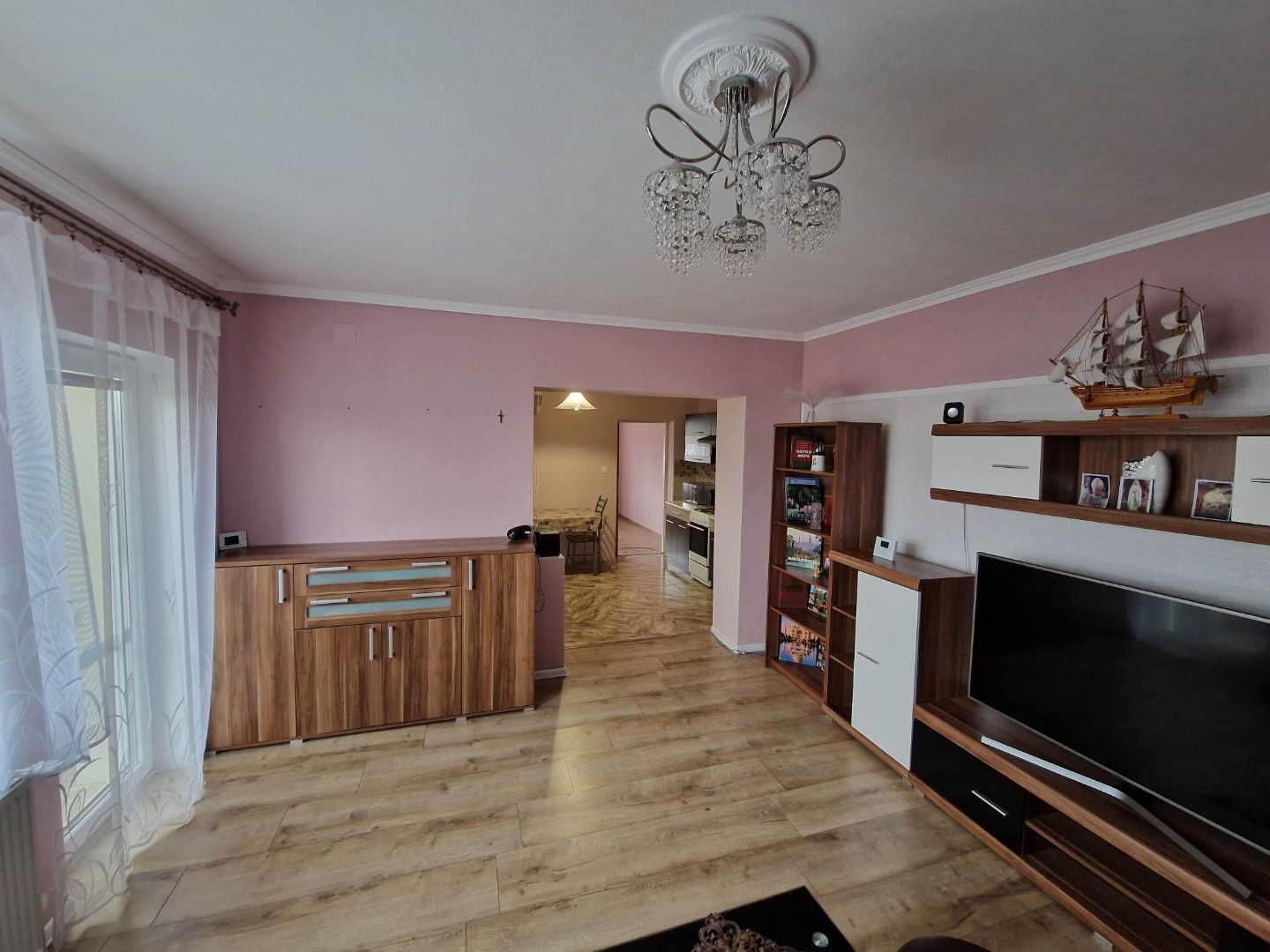 PREDAJ - Kompletne prerobený 4/5 izbový rodinný dom v Novej Stráži časť Komárna – fotografia 4