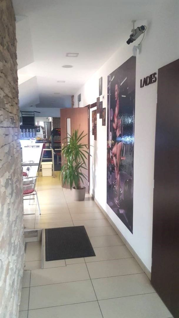PREDAJ/ VÝMENA - POLYFUNKČNÝ DOM V CENTRE KOMÁRNA - POHOSTINSTVO / PUB, FITNESS CENTRUM, KADERNÍCTVO, MANIKÚRA-PEDIKÚRA, KOZMETIKA, MASÉRSKY SALÓN! – fotografia 10