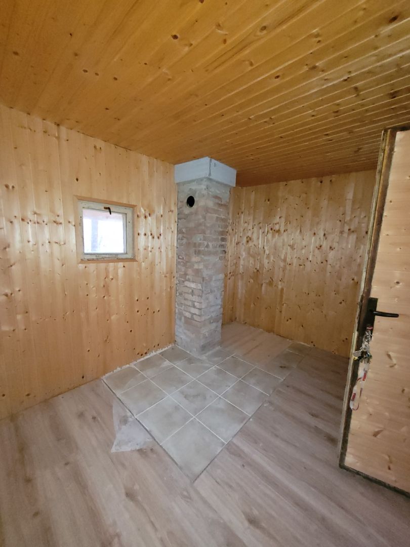 Predáme chatku s elektrinou, pekným pozemkom a viničom. – fotografia 3