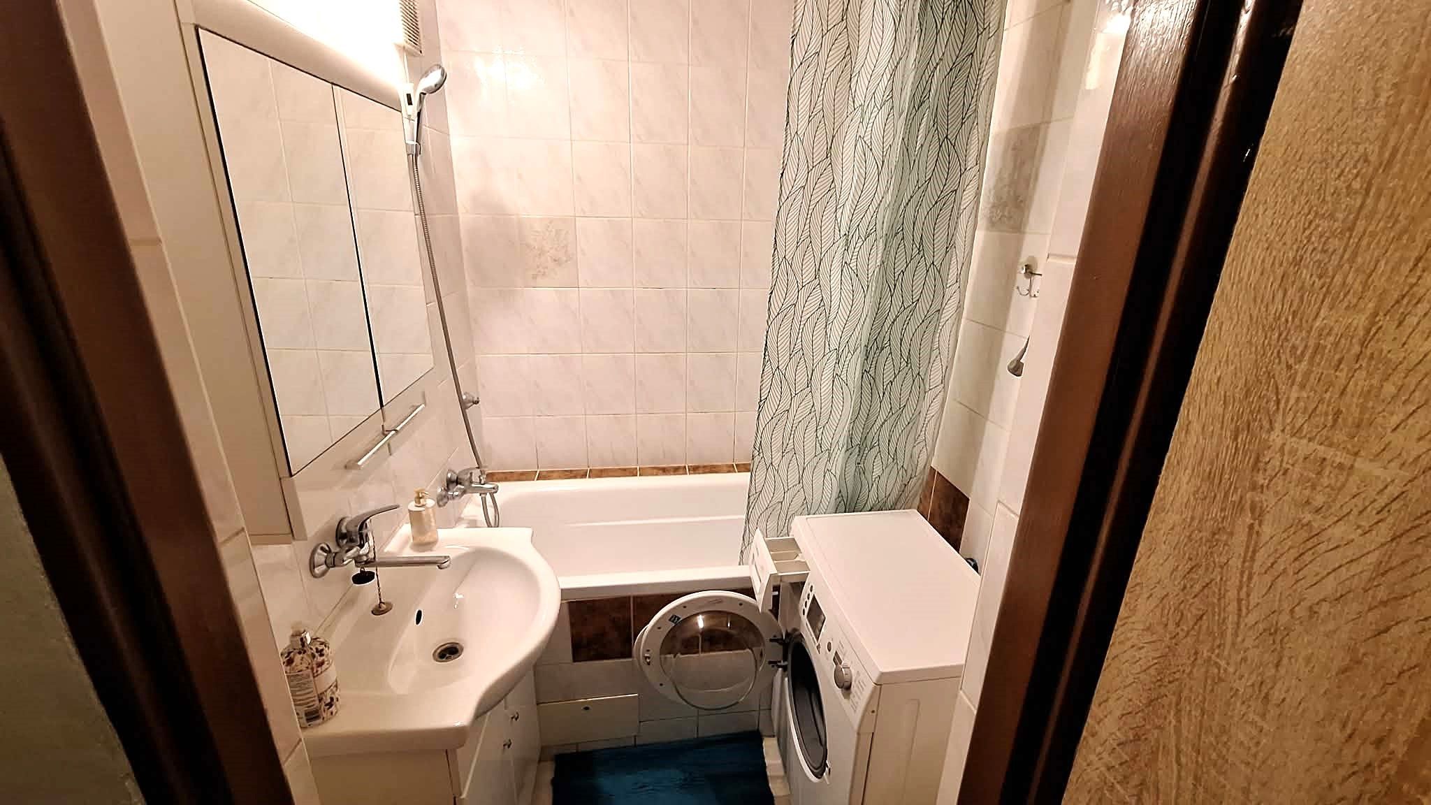 EXKLUZÍVNY PREDAJ - Čiastočne prerobený 3 izbový byt s loggiou na Českej ul. v Komárne VII. sídlisko DOHODA MOŽNÁ! – fotografia 6