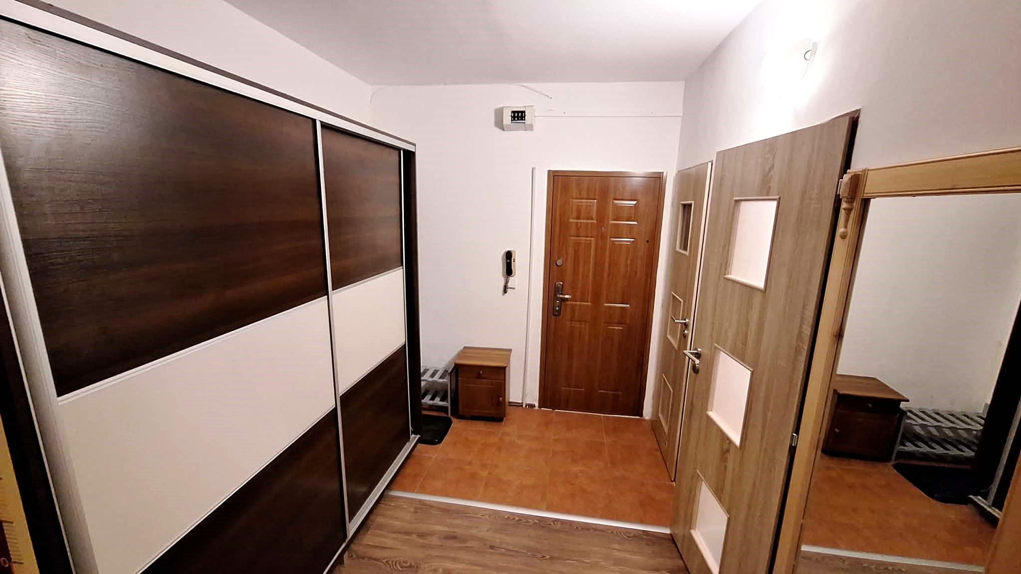 EXKLUZÍVNY PREDAJ - Čiastočne prerobený 3 izbový byt s loggiou na Českej ul. v Komárne VII. sídlisko DOHODA MOŽNÁ! – fotografia 8