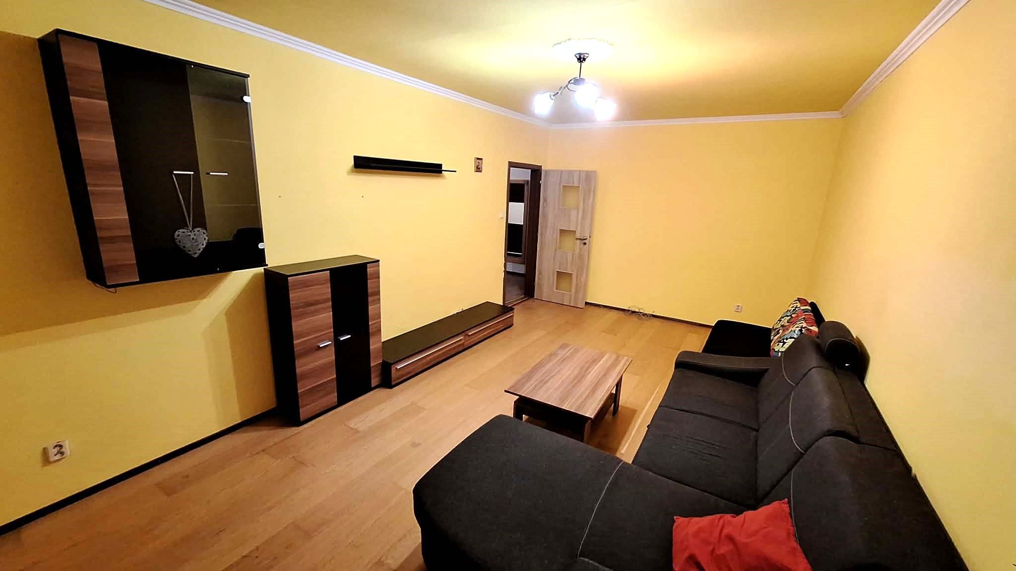 EXKLUZÍVNY PREDAJ - Čiastočne prerobený 3 izbový byt s loggiou na Českej ul. v Komárne VII. sídlisko DOHODA MOŽNÁ! – fotografia 9