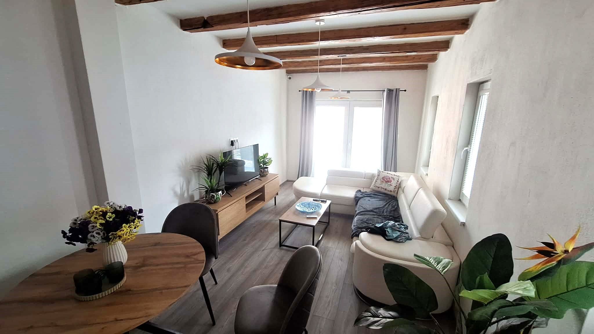 PREDAJ - Kompletne prerobený 4 izbový rodinný dom v CENTRE Komárna pamiatková zóna VÝHODNÁ KÚPA! – fotografia 5