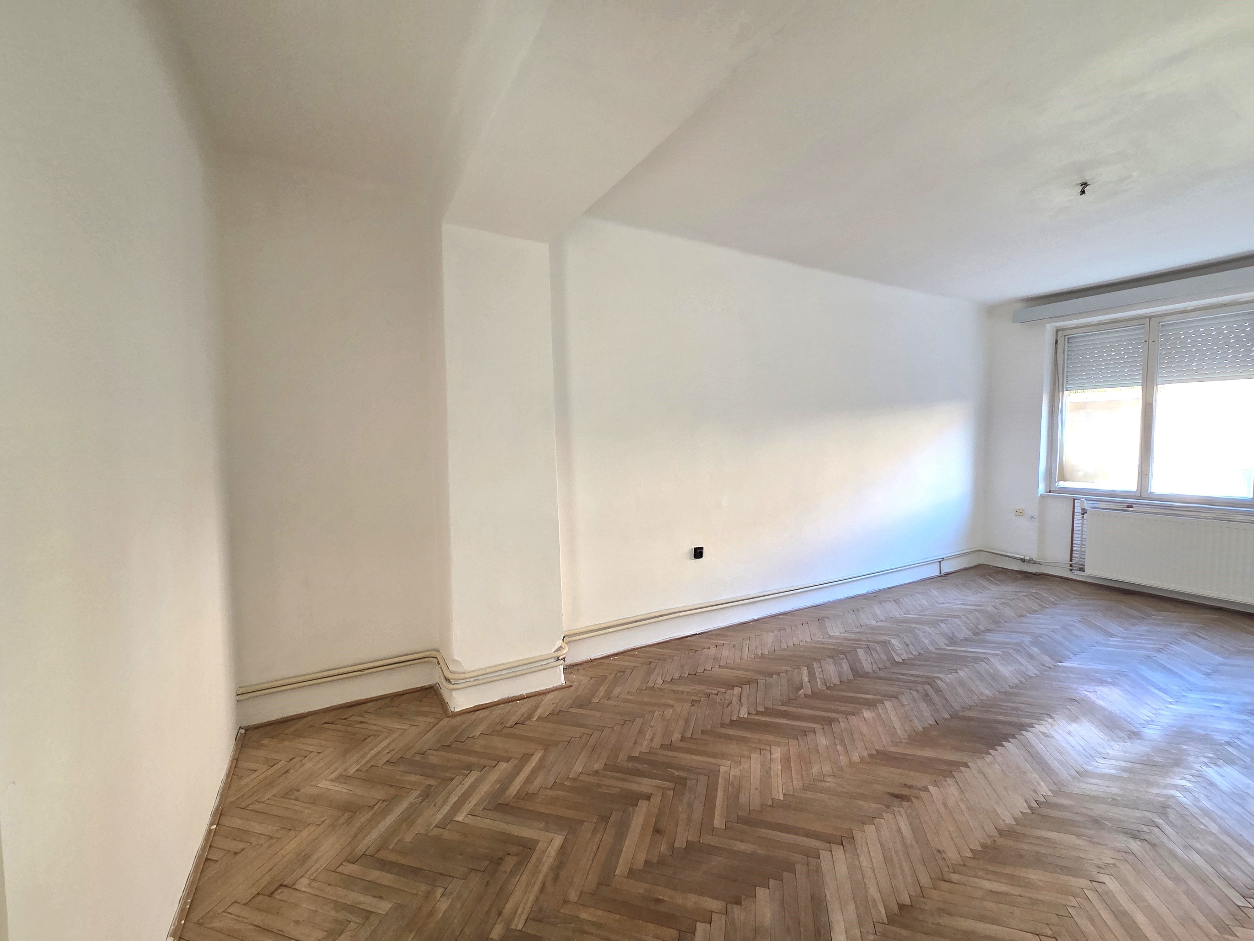 2 izbový byt v centre Nových Zámkov. – fotografia 4