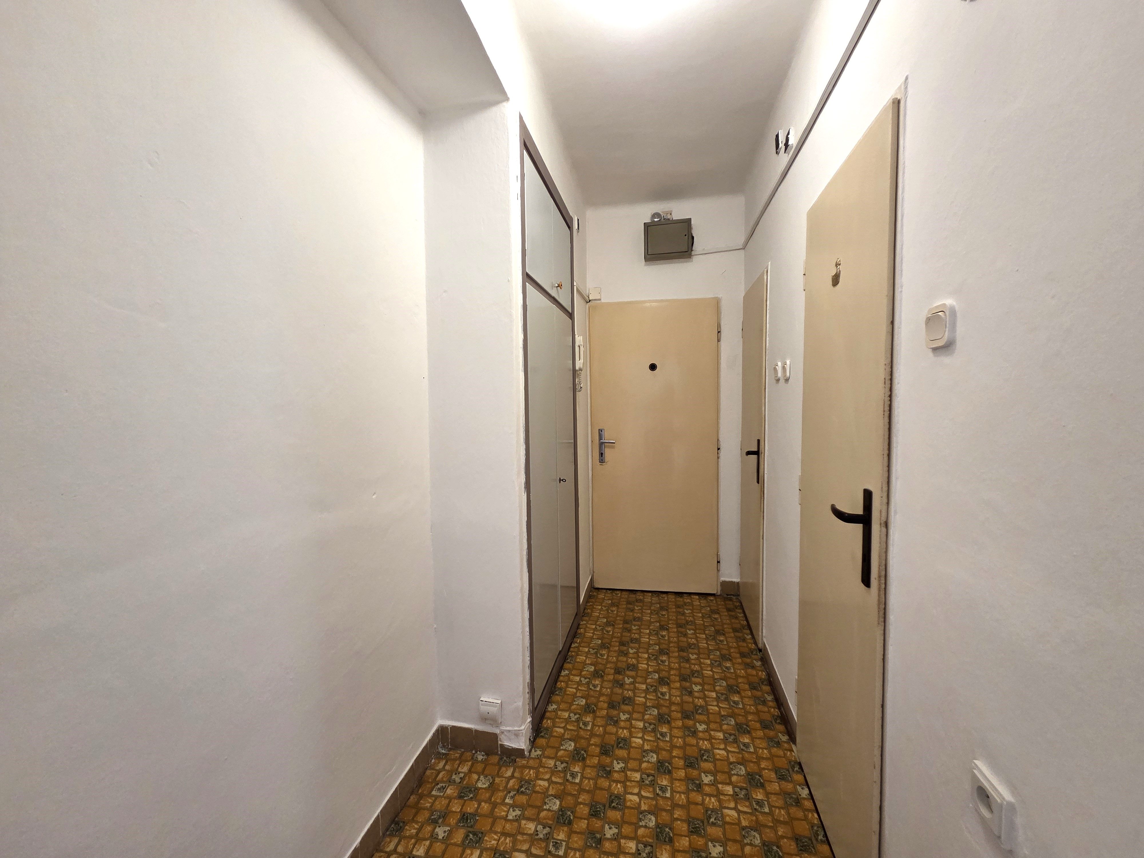 2 izbový byt v centre Nových Zámkov. – fotografia 6