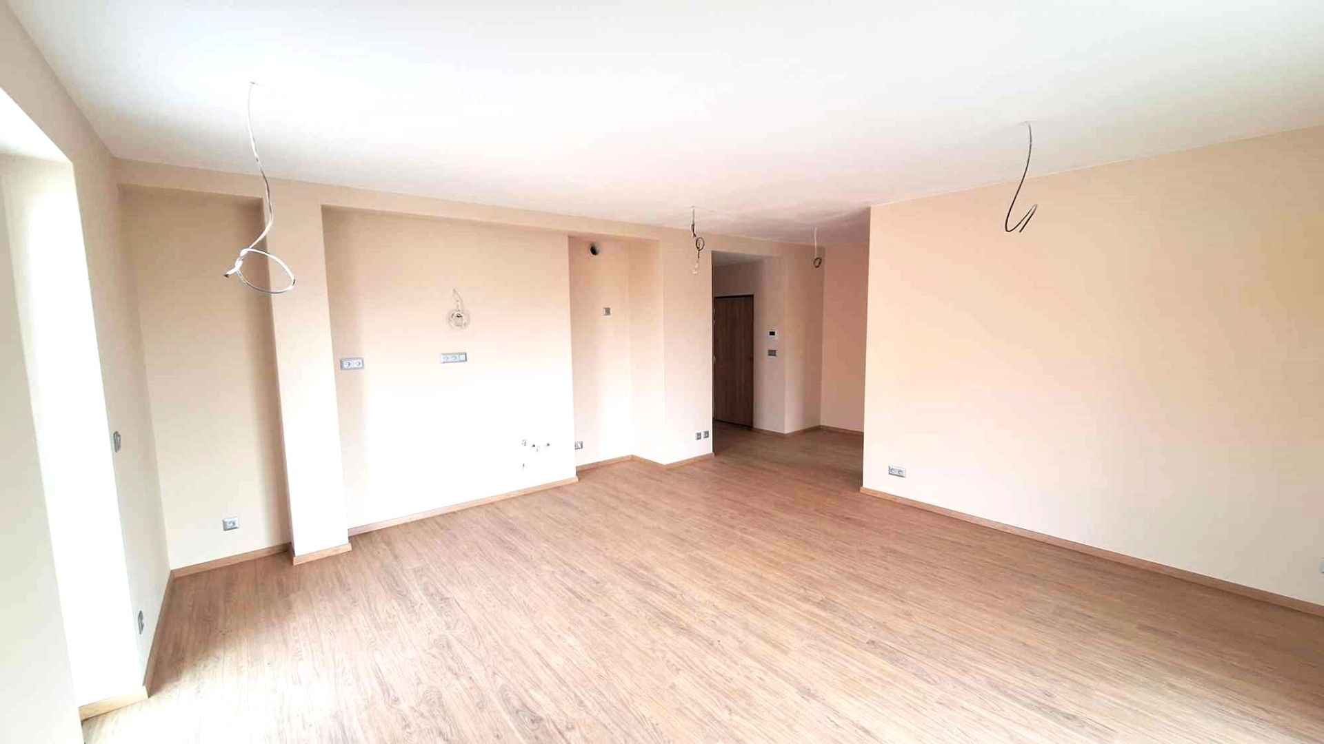 PREDAJ - veľký 4 izbový byt s vlastným kúrením s 2 terasami v centre Komárna DOHODA MOŽNÁ! – fotografia 3