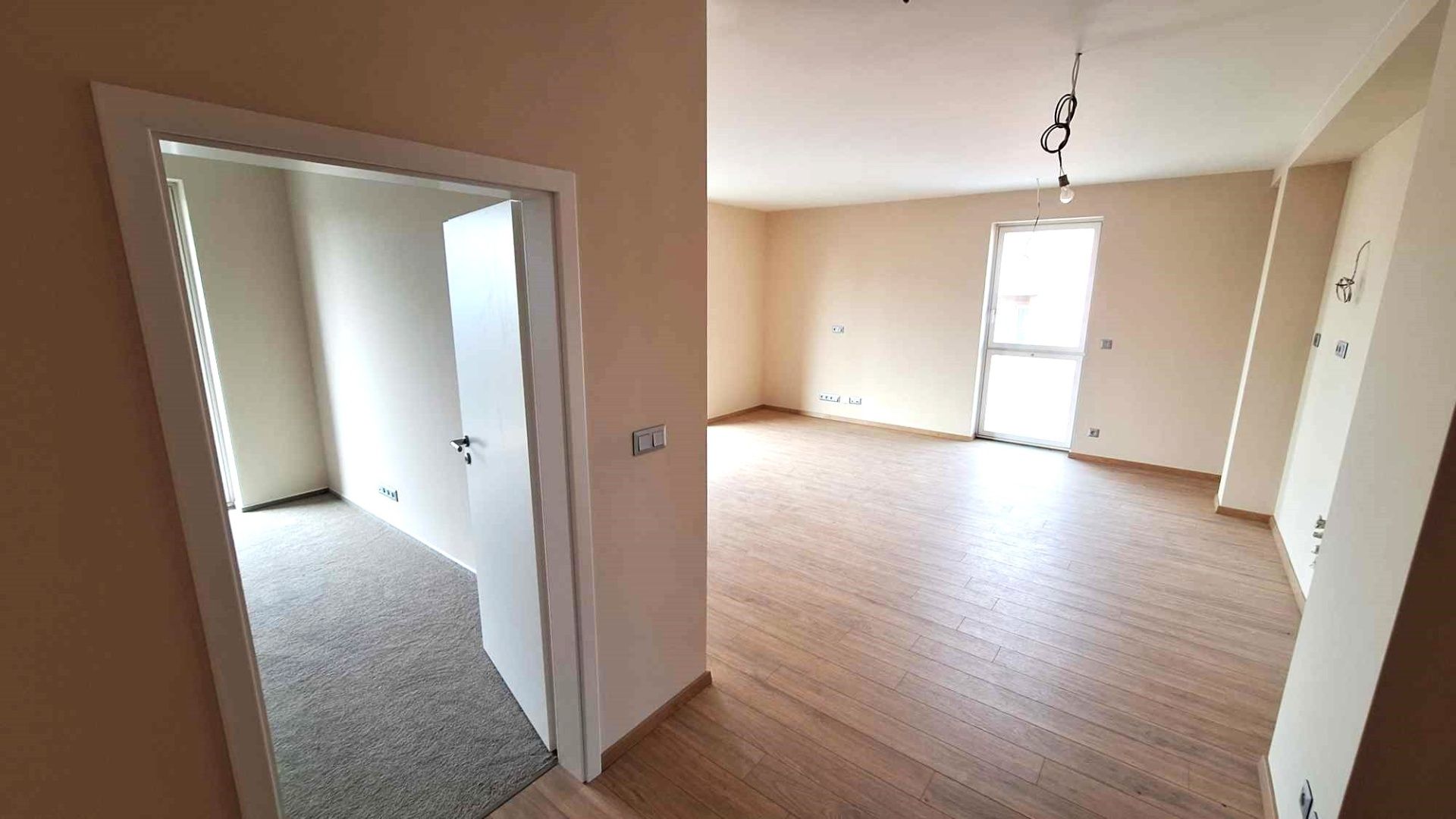 PREDAJ - veľký 4 izbový byt s vlastným kúrením s 2 terasami v centre Komárna DOHODA MOŽNÁ! – fotografia 5