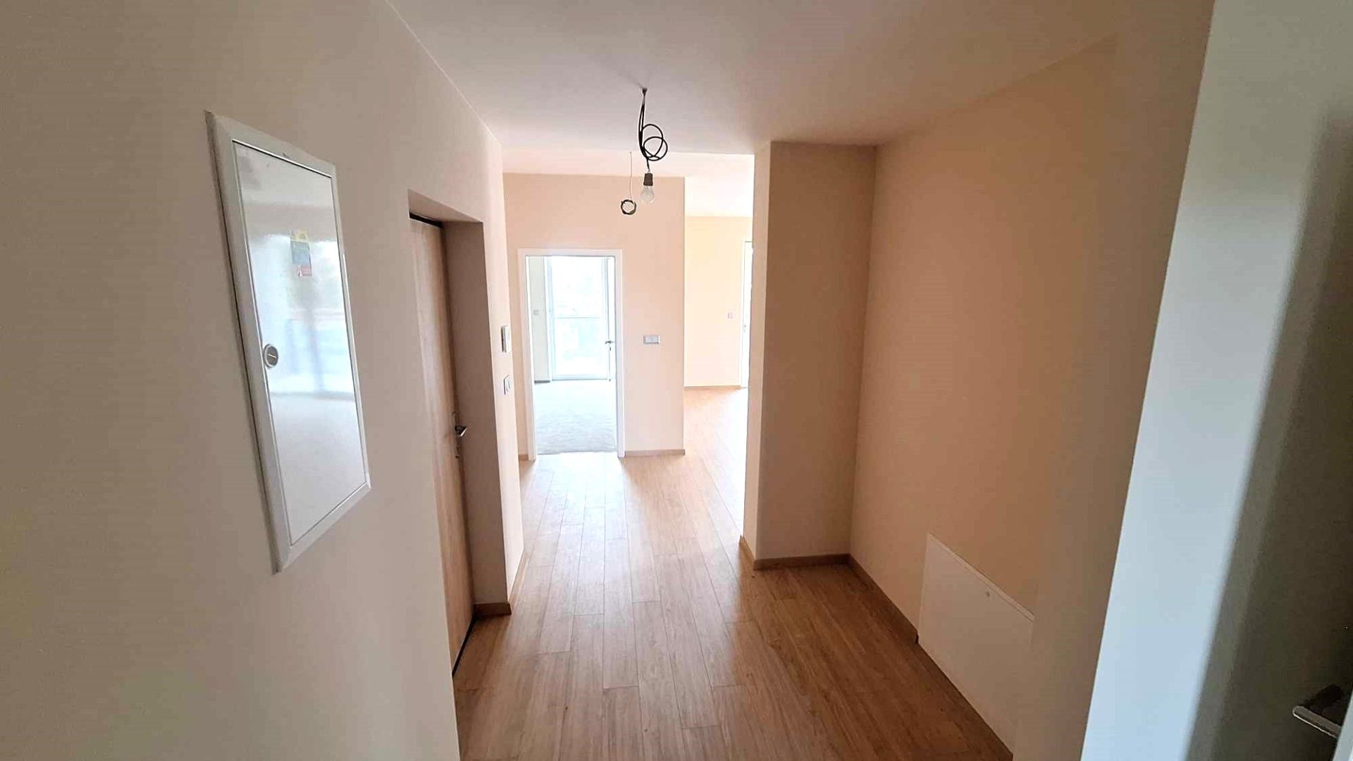 PREDAJ - veľký 4 izbový byt s vlastným kúrením s 2 terasami v centre Komárna DOHODA MOŽNÁ! – fotografia 8
