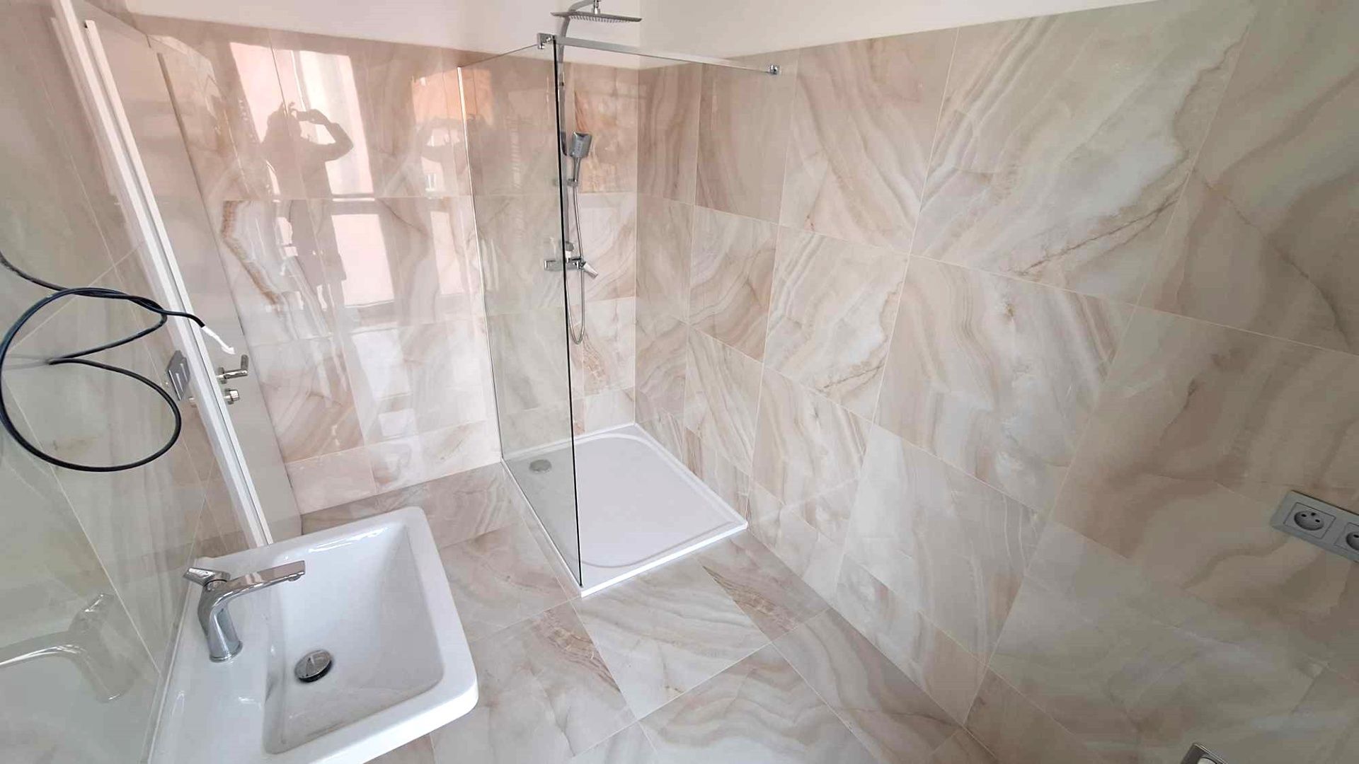 PREDAJ - veľký 4 izbový byt s vlastným kúrením s 2 terasami v centre Komárna DOHODA MOŽNÁ! – fotografia 9