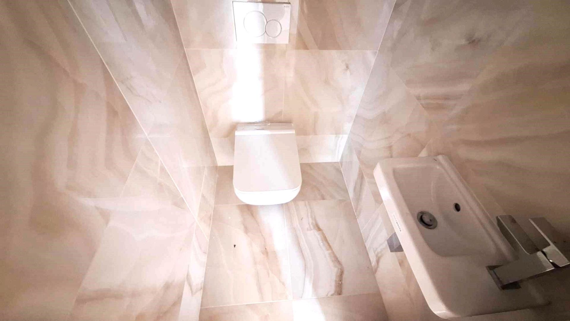 PREDAJ - veľký 4 izbový byt s vlastným kúrením s 2 terasami v centre Komárna DOHODA MOŽNÁ! – fotografia 10