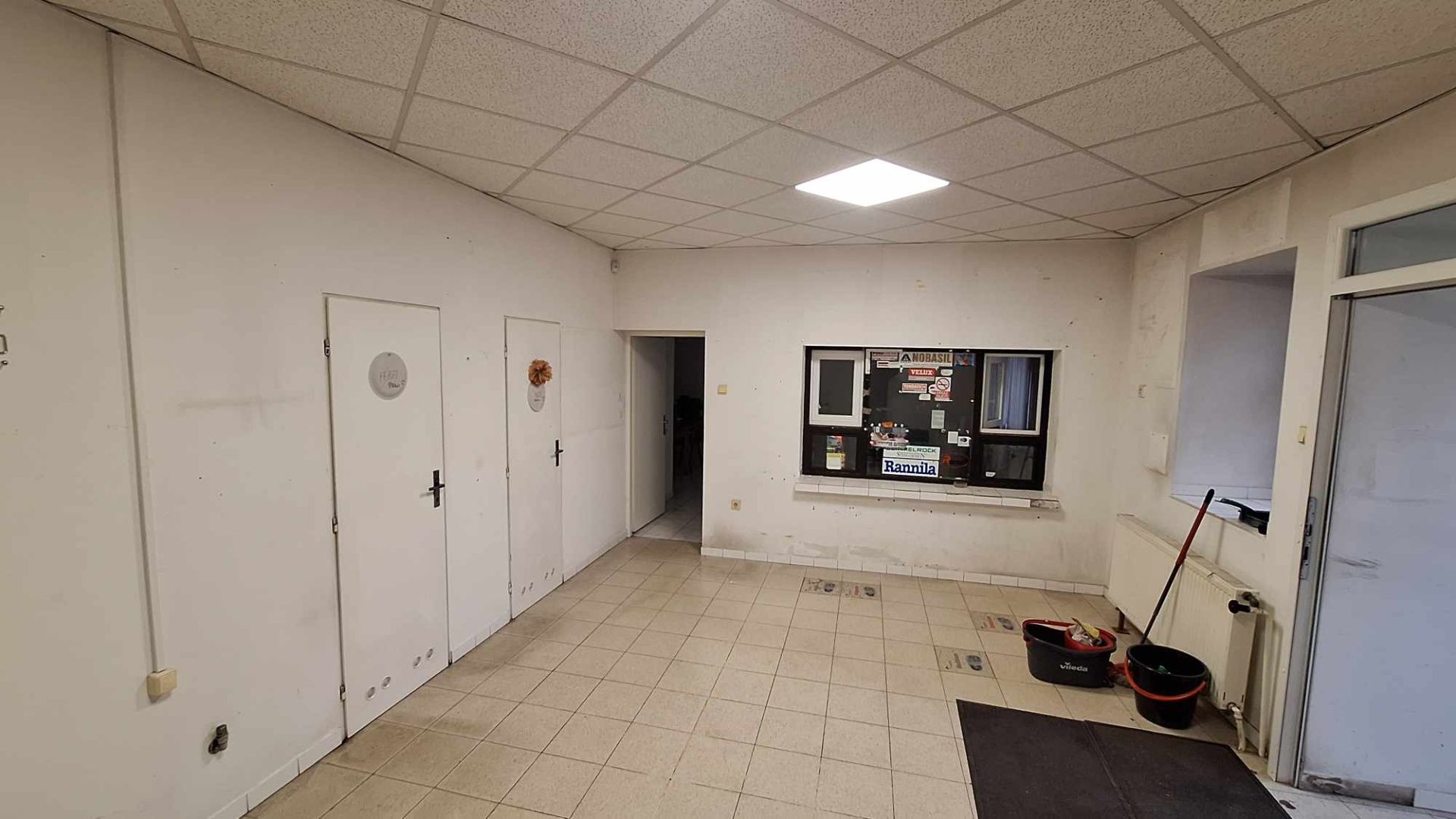 NA PRENÁJOM VÁM PONÚKAM PRIEMYSELNÝ AREÁL S ADMINISTRATÍVNOU BUDOVOU, SKLADOVÝMI PRIESTORMI – fotografia 10