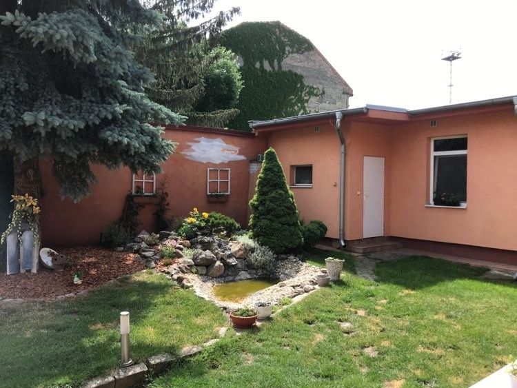 Predaj - 8 izbový rodinný dom pre viacčlennú rodinu vhodný aj pre podnikanie v Komárne – fotografia 3