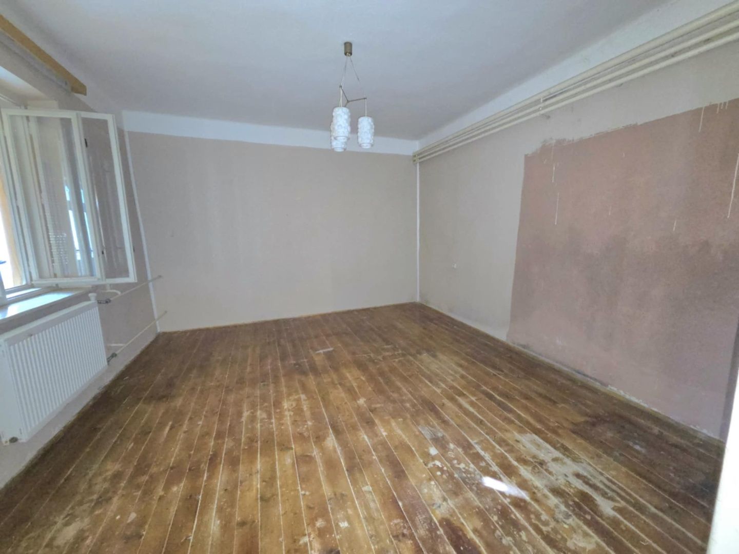 PREDAJ rodinný dom s letnou kuchyňou a garážou v obci Pastovce. – fotografia 6