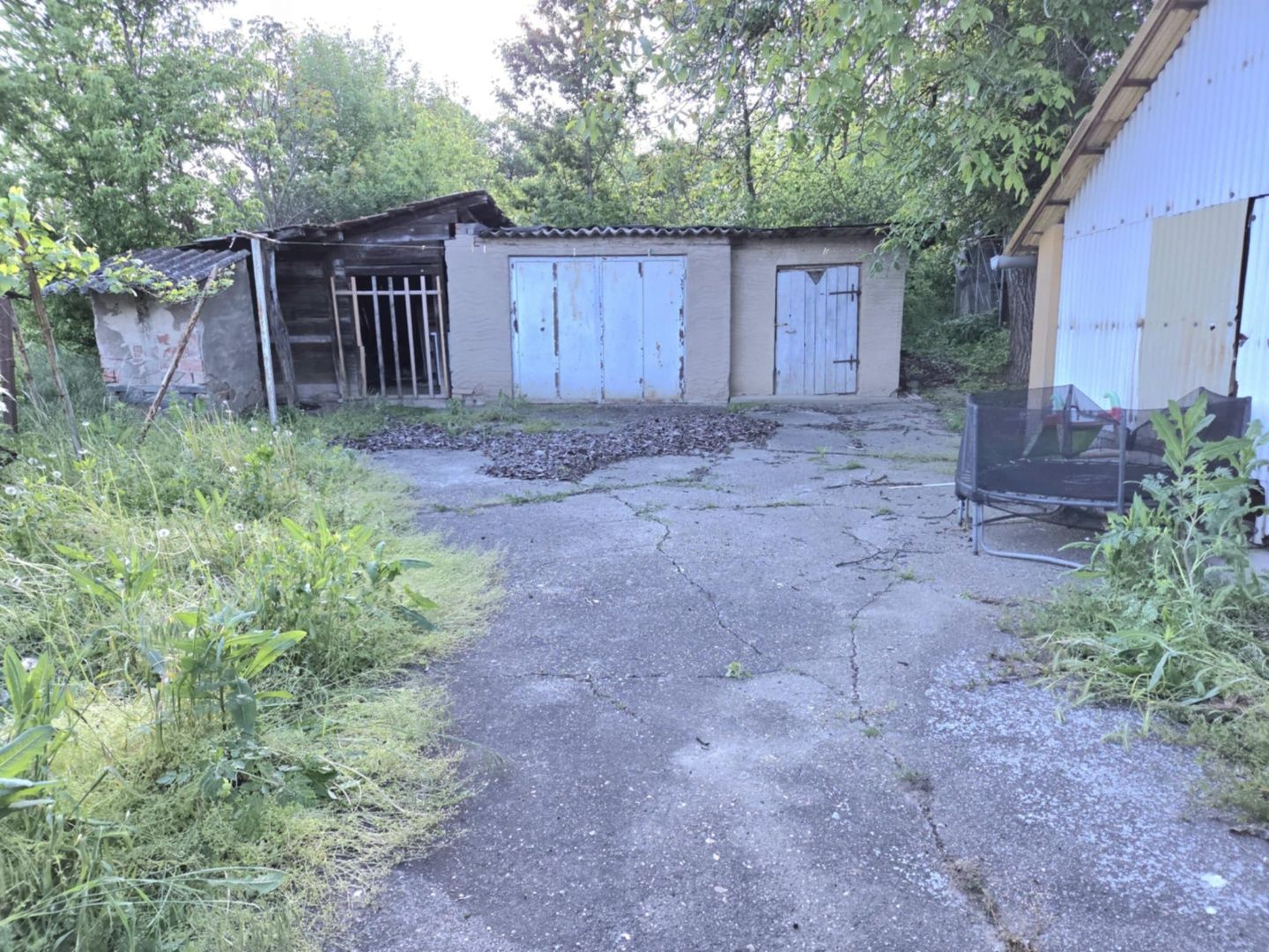 PREDAJ rodinný dom s letnou kuchyňou a garážou v obci Pastovce. – fotografia 8