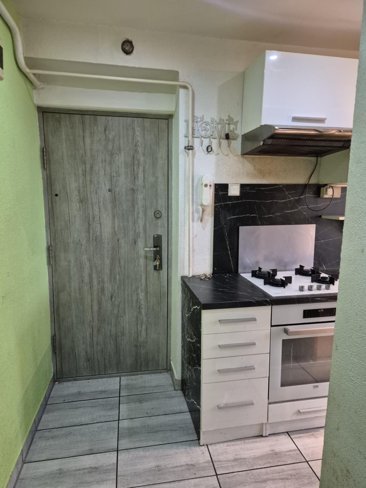 PREDAJ - 2 izbový tehlový byt prerobený na 3 izbový byt s vlastným kúrením v Komárne – fotografia 2