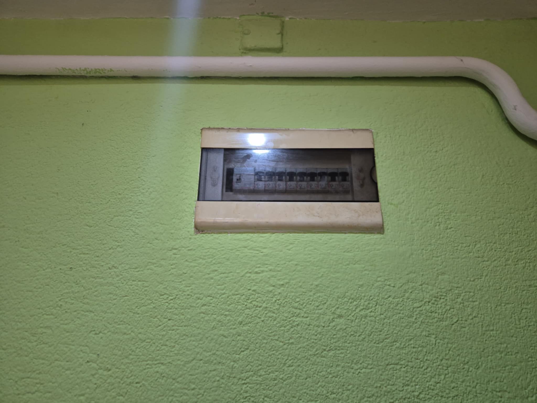 PREDAJ - 2 izbový tehlový byt prerobený na 3 izbový byt s vlastným kúrením v Komárne – fotografia 4
